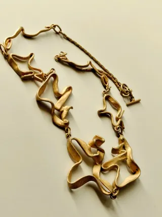 Collar vintage dorado de diseño único