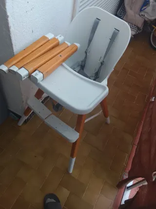 Silla de bebé alta con bandeja