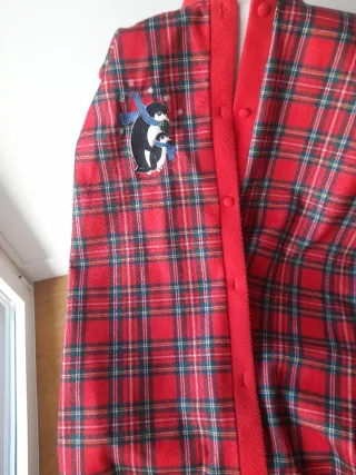 Bata a cuadros con pingüinos