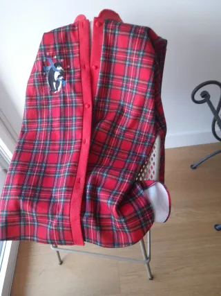 Bata a cuadros con pingüinos