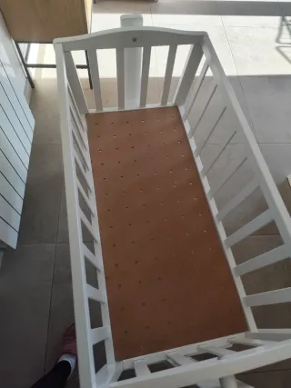 Minicuna de madera blanca