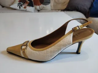 Tacones Stuart Weitzman Beige y Blanco