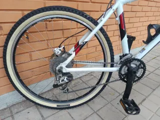 Bicicleta Rockrider 5.3 RR mejorada