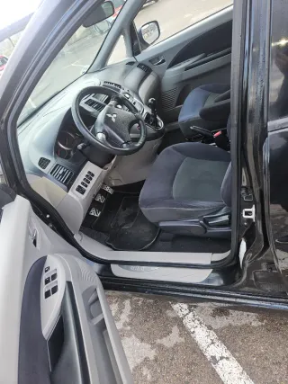 Mitsubishi Grandis 2008