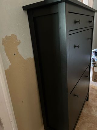 Zapatero de madera negro