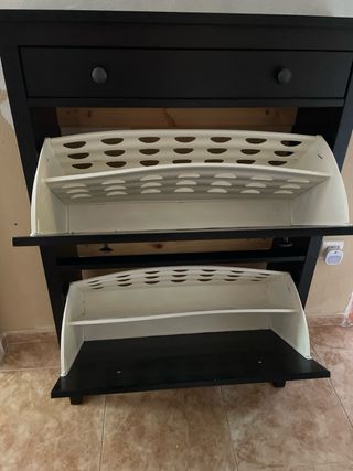 Zapatero de madera negro