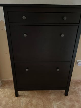 Zapatero de madera negro