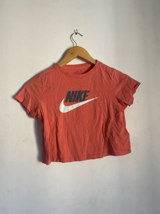 Camiseta Nike niña coral con logo