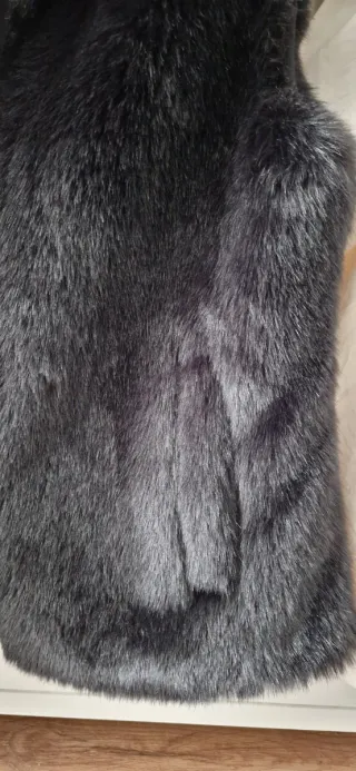 Chaleco de pelo negro