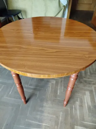 Mesa redonda cristal y encaje