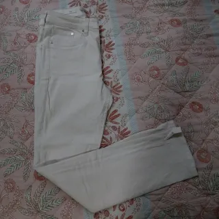 Pantalón pitillo blanco