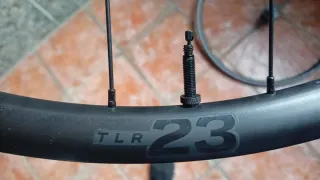 Rueda Gravel Bontrager Paradigm TLR