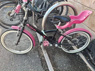 Bicicleta Btwin rosa y negra