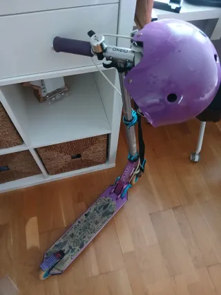 Patinete Oxelo plegable con casco morado