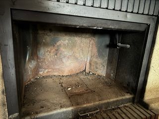 Chimenea de piedra y madera