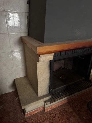 Chimenea de piedra y madera