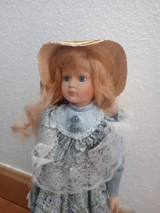 Muñeca de porcelana vintage