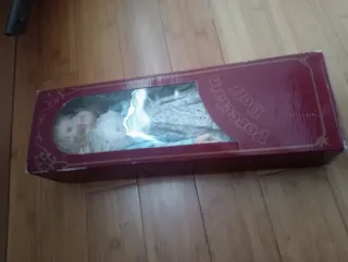 Muñeca de porcelana vintage