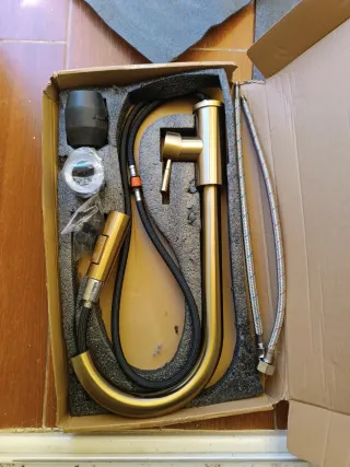 Grifo de cocina diseño dorado