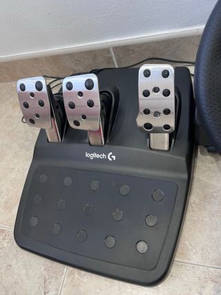 Volante Logitech G29 con Pedales y cambio de macha