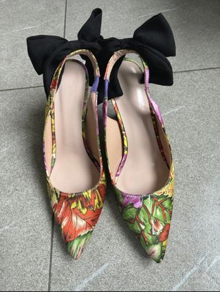 Scarpe con tacco e fiocco donna