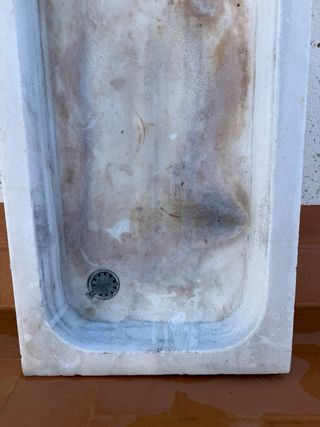 Fregadero antiguo de mármol
