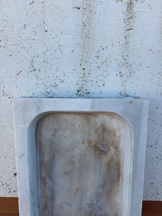 Fregadero antiguo de mármol