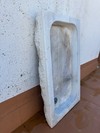 Fregadero antiguo de mármol