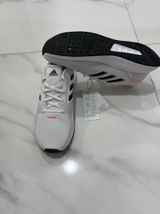 Zapatillas Adidas Blancas y Negras