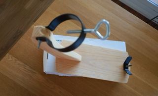 Jamonero madera natural soporte metal negro