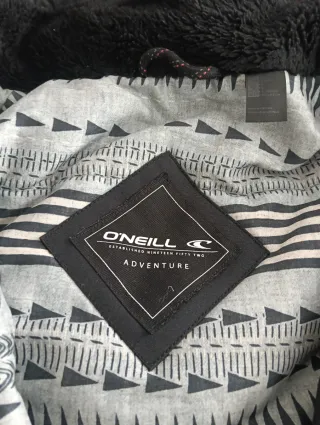 Abrigo O'Neill negro con capucha