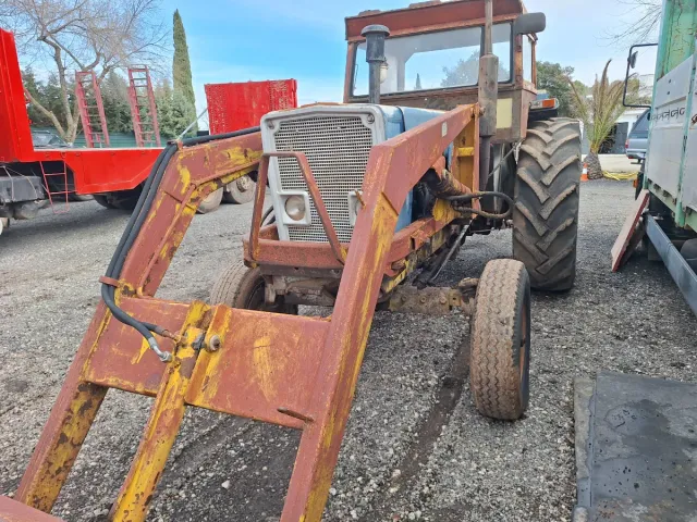 Tractor Ebro 684 con pala