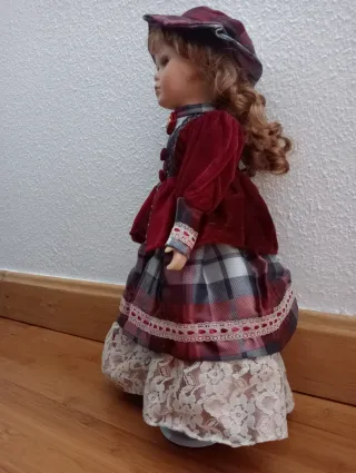 Muñeca de porcelana vintage