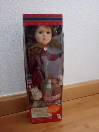 Muñeca de porcelana vintage
