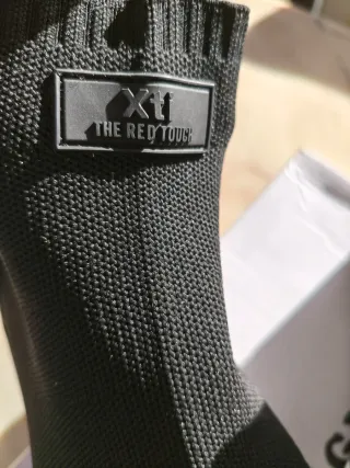 Botines XTI Negros con Detalles Dorados