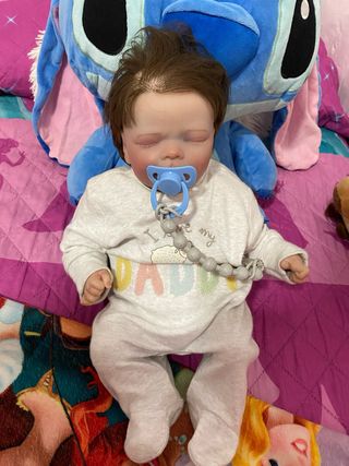 Muñeca bebé realista con chupete