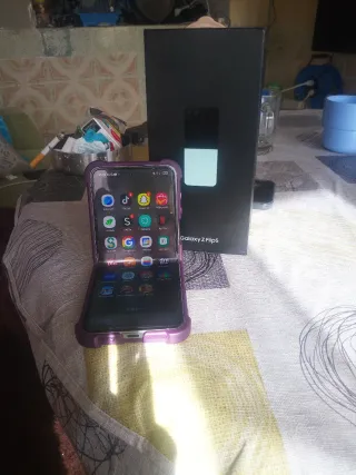 Samsung Galaxy Z Flip 5 morado