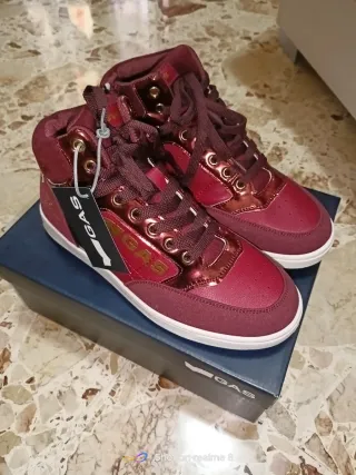 Stivaletti donna Gas borgogna con dettagli oro