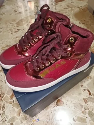 Stivaletti donna Gas borgogna con dettagli oro