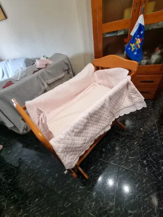 Cuna Balancín de Madera Maciza + Colchón y Vestido
