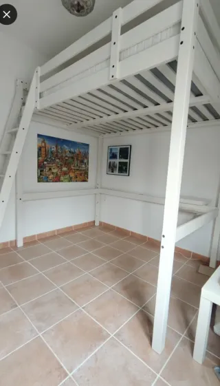 Cama alta Ikea madera blanca