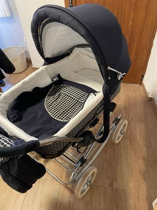 Carro de bebé ARRUE con accesorios, como nuevo.