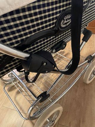 Carro de bebé ARRUE con accesorios, como nuevo.