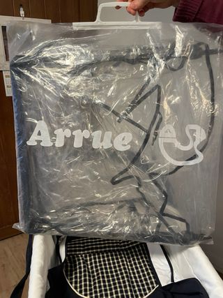 Carro de bebé ARRUE con accesorios, como nuevo.