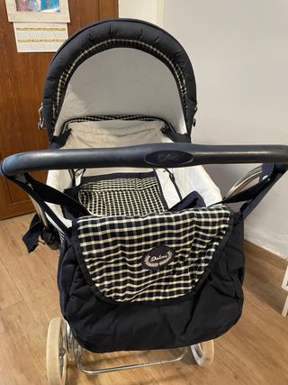 Carro de bebé ARRUE con accesorios, como nuevo.