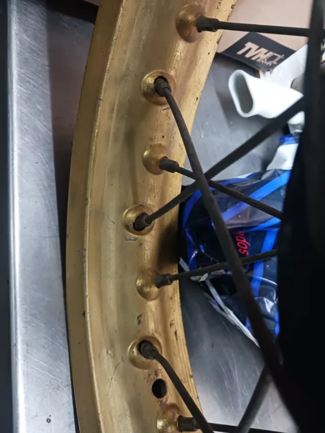 Rueda trasera moto enduro 74