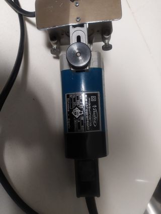 Fresadora Virutex Z81 con accesorios