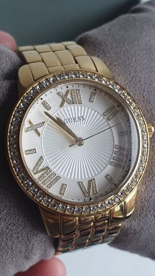 Reloj Guess Dorado con Brillantes