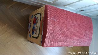 Baúl infantil con ruedas y dibujos