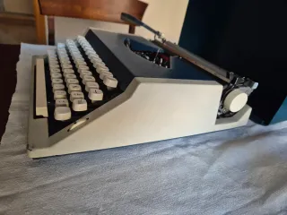 Máquina de escribir vintage azul